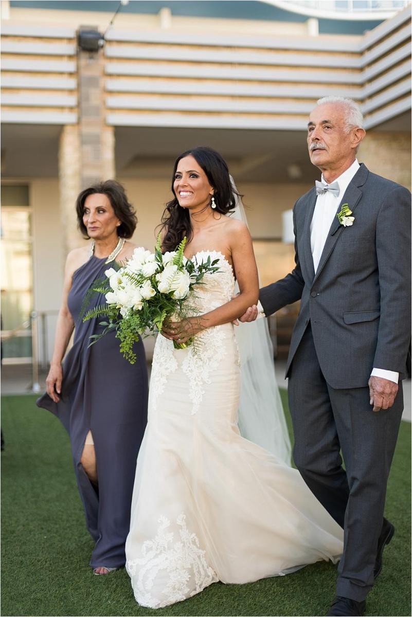 cali wedding, bride and groom, huntington beach wedding, beachy wedding, wedding inspiration, wedding photography