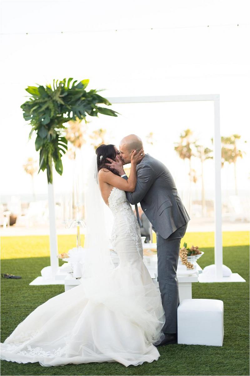 cali wedding, bride and groom, huntington beach wedding, beachy wedding, wedding inspiration, wedding photography