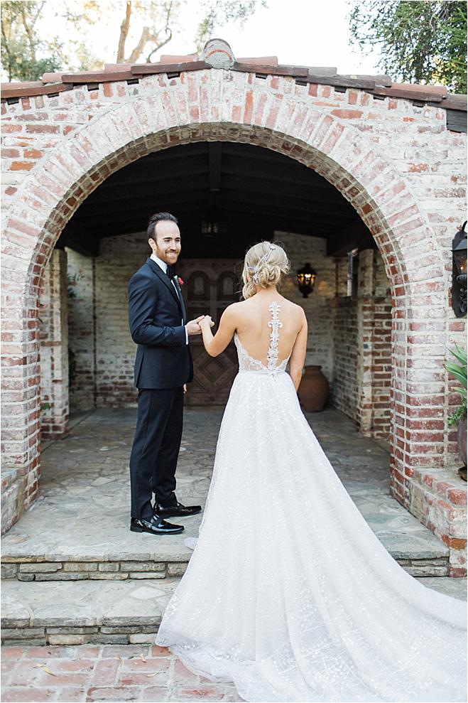 cali wedding, california wedding, bride and groom, wedding inspiration, california venue, wedding gown