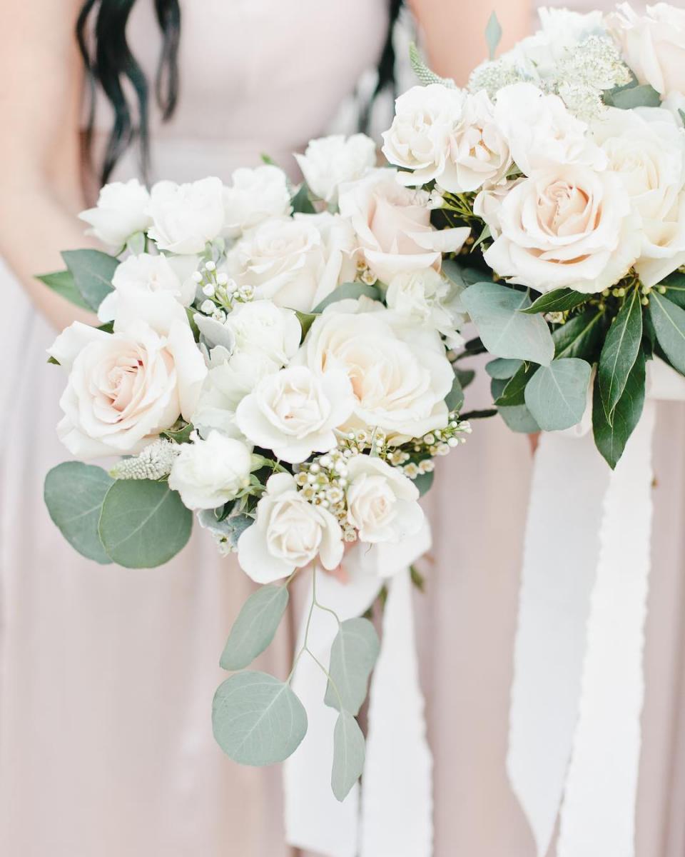 white bouquet, bridal bouquet, bridal style, bridal inspiration, white flowers