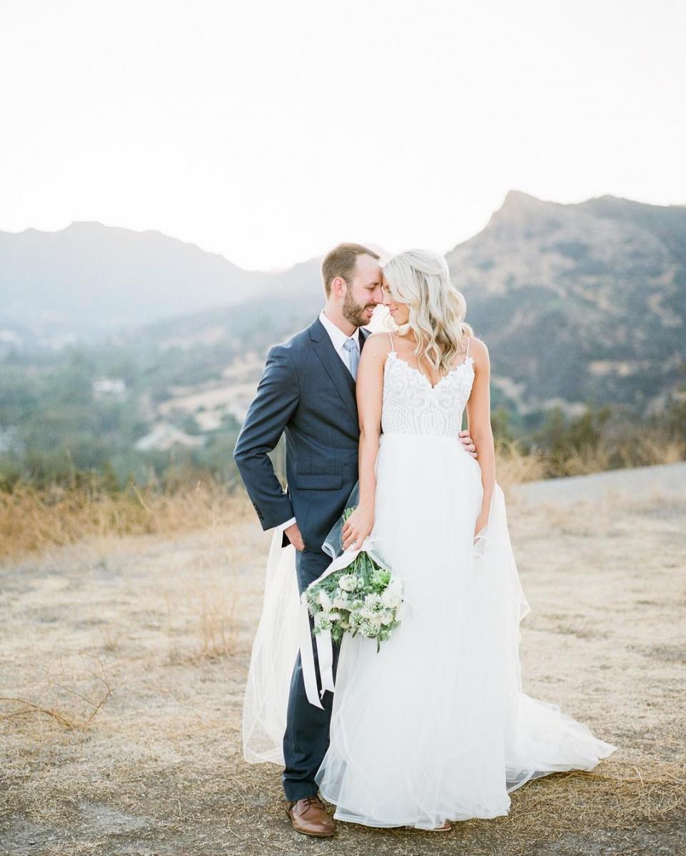 white bouquet, bridal bouquet, bridal style, bridal inspiration, white flowers