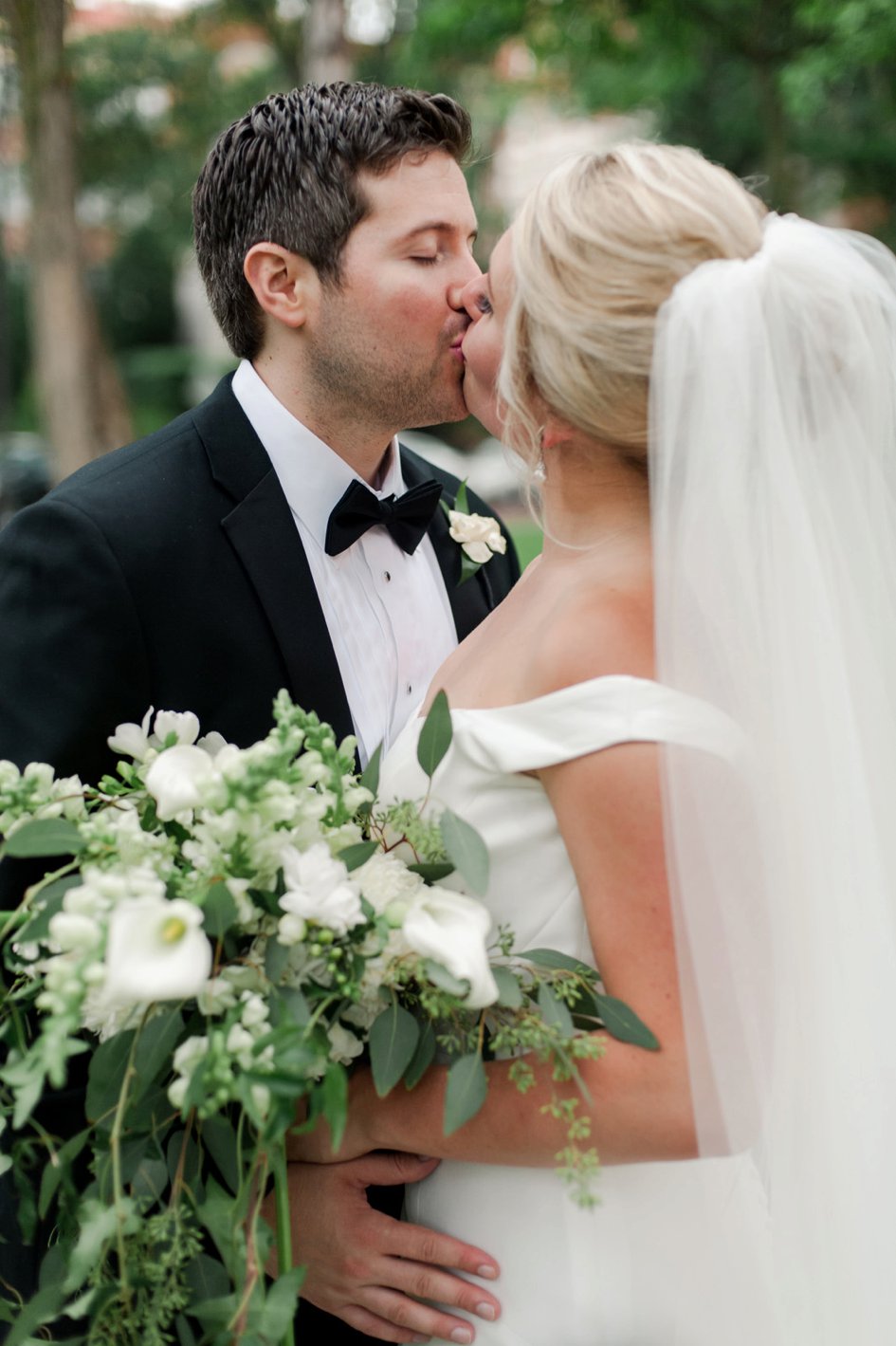 All-White Wedding at Calhoun Beach Club | Minnesota Bride