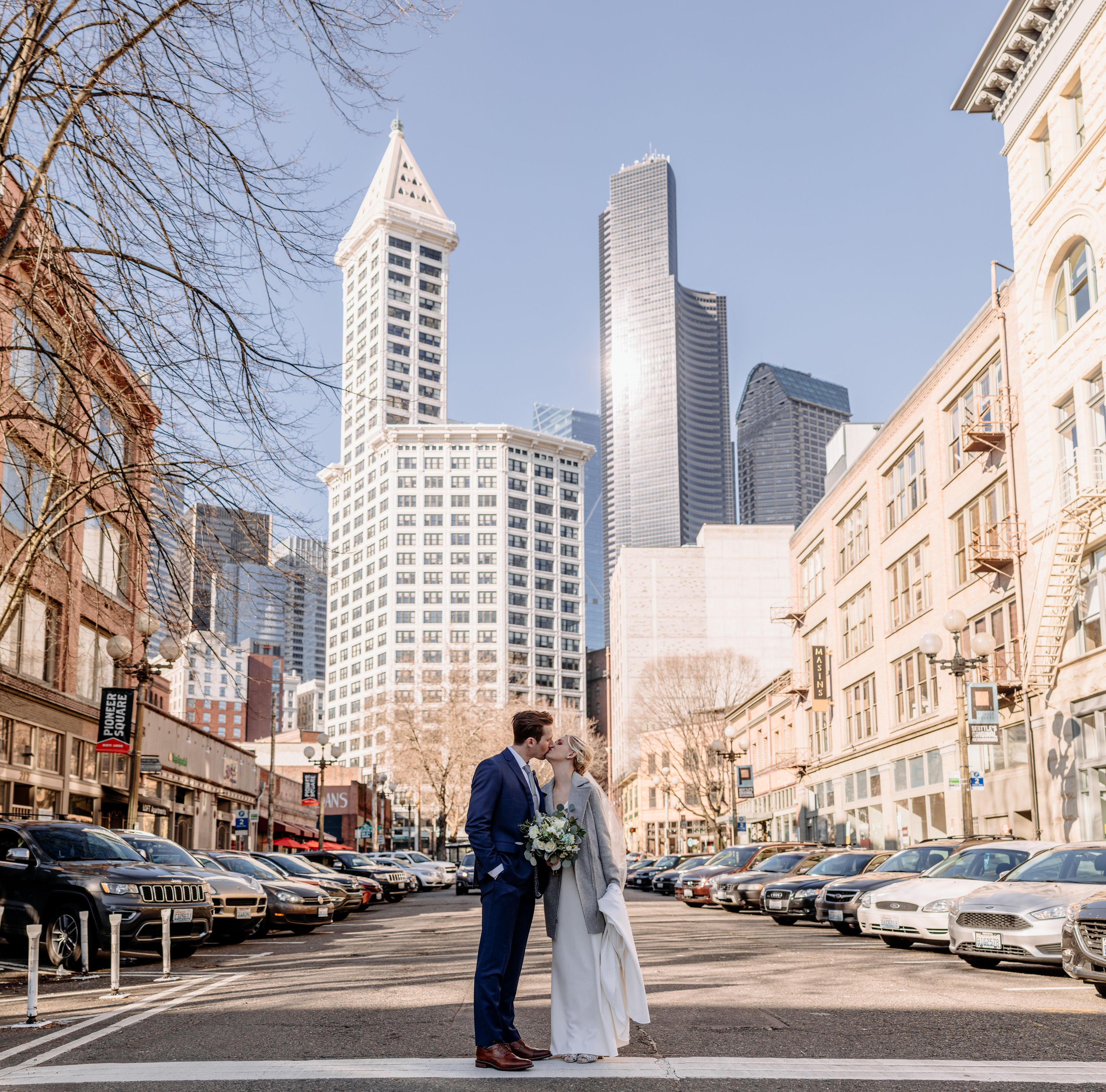 Seattle wedding, Washington wedding, wedding photography, bride and groom, Seattle brides, Washington brides, minimalist wedding, geometric wedding details, gold wedding details, minimalist bridal, neutral wedding, PNW wedding, wedding dress, rooftop wedding, wedding venue