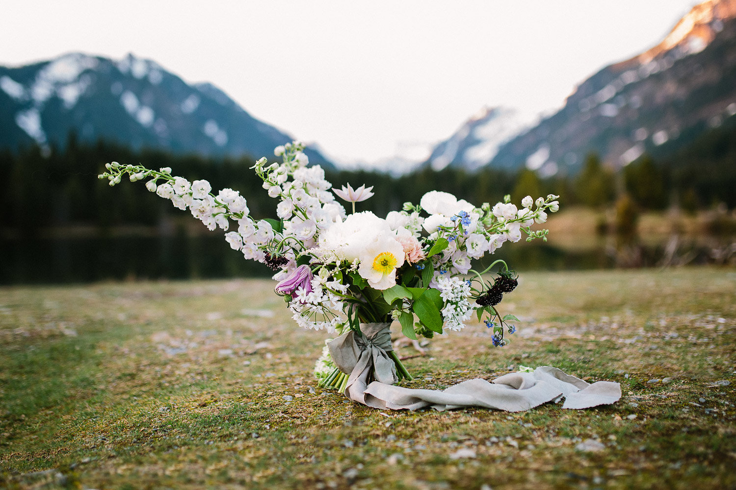 seattle wedding, seattle bride, wedding inspiration, wedding photography, seattle styed shoot, gold creek pond, washington state wedding