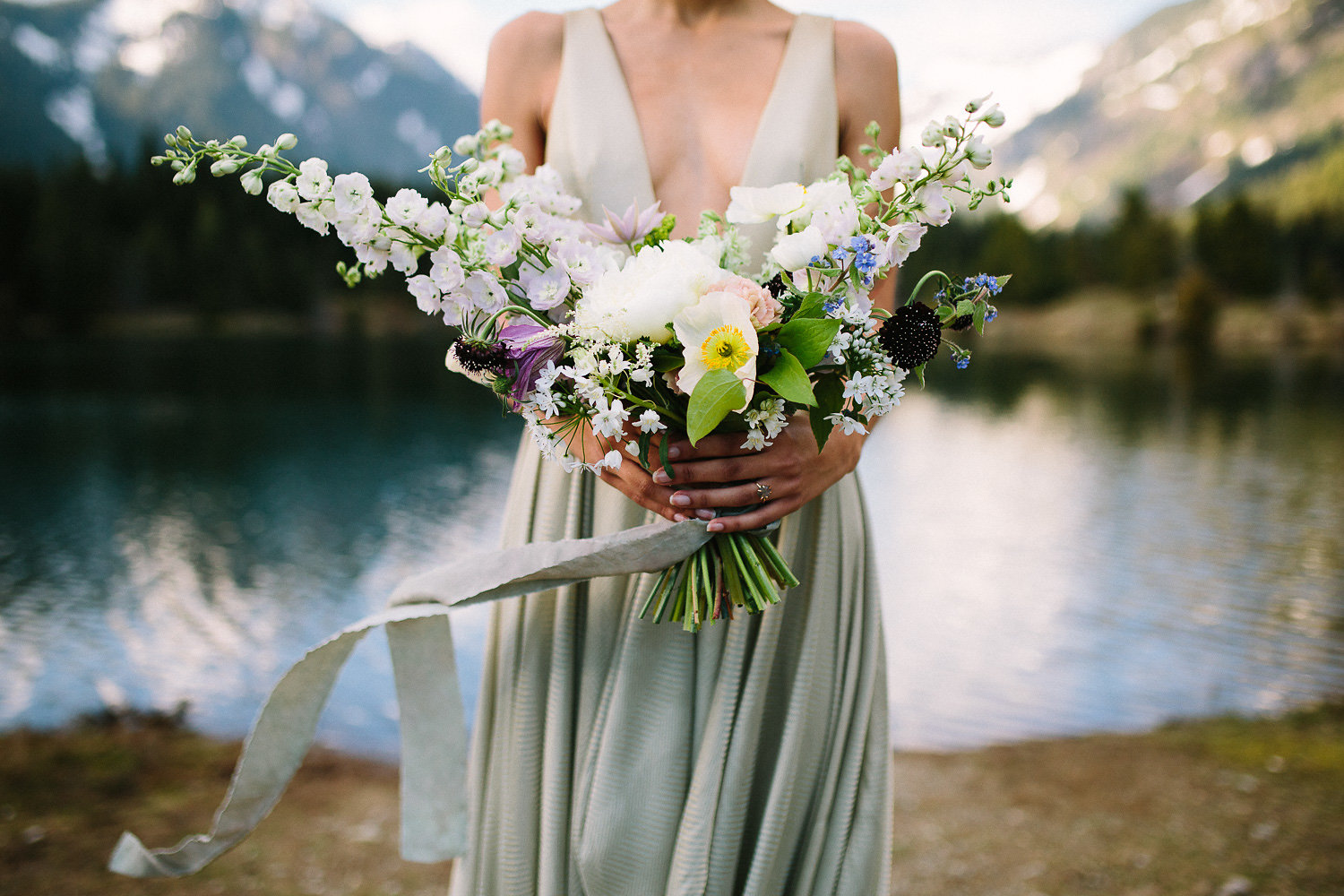 seattle wedding, seattle bride, wedding inspiration, wedding photography, seattle styed shoot, gold creek pond, washington state wedding