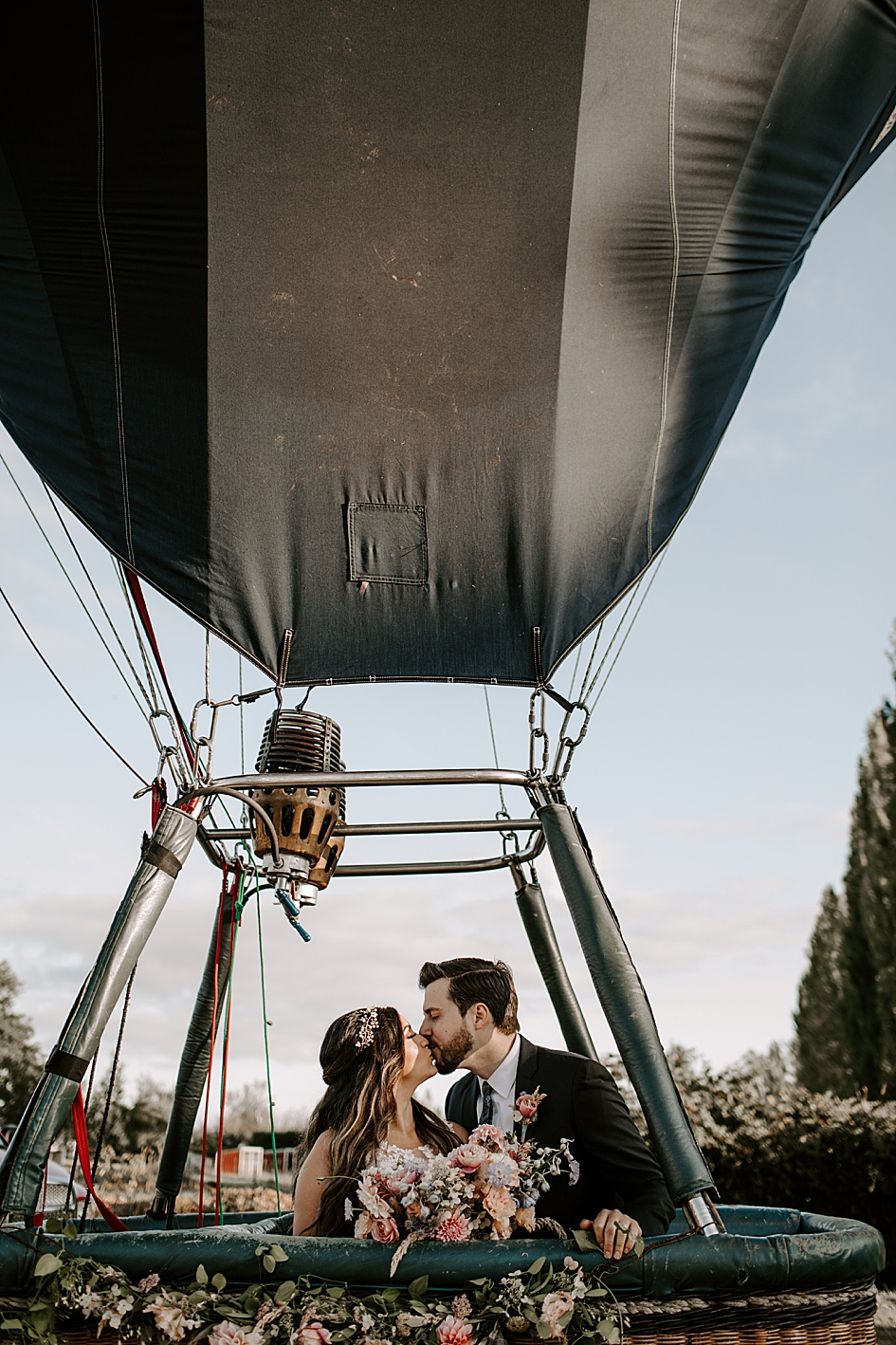 seattle bride, seattle bride magazine, seattle bride inspiration, wedding photographer, hot air balloon, hot air balloon wedding