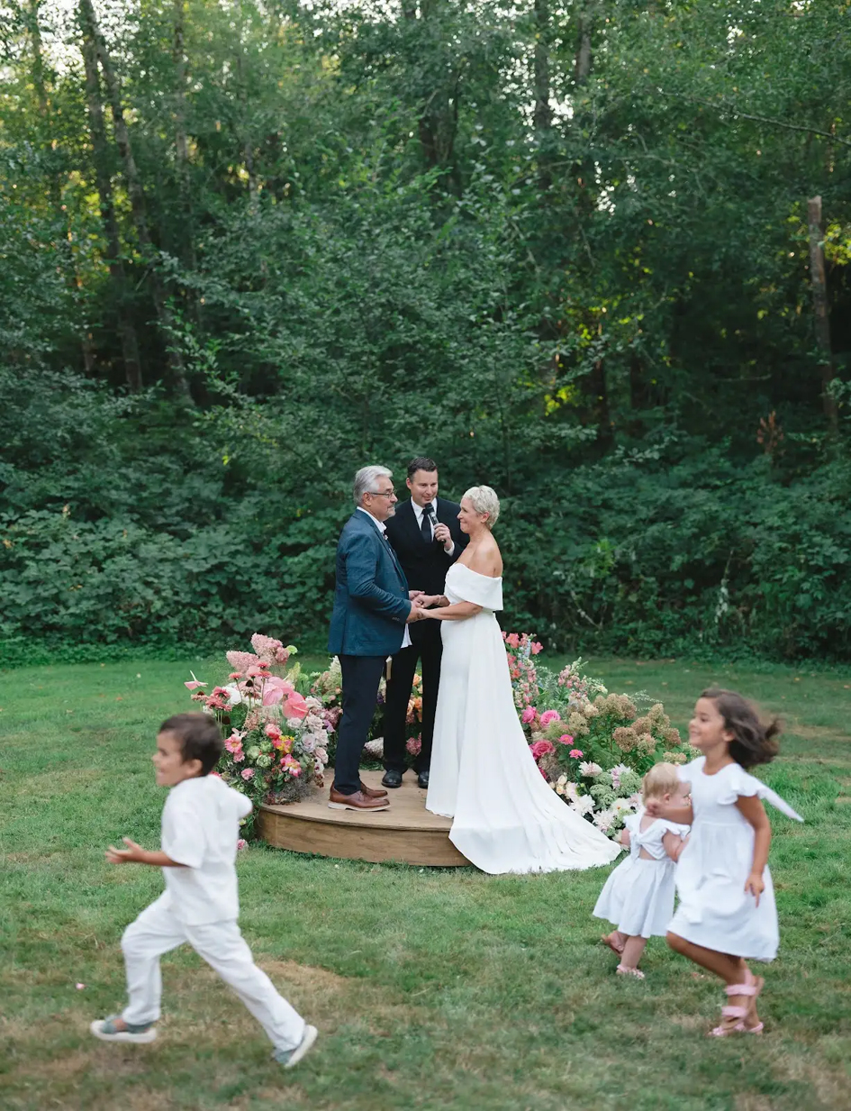 Photo by Sarah Anne Thompson with Bixby + Pine and Parcells Flower Co