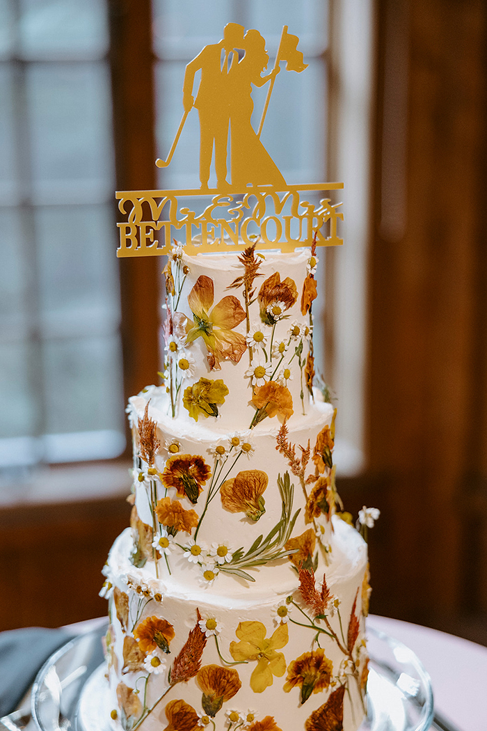 Photo by Victoria Carlson Photography; Cake by Crumb Cakery