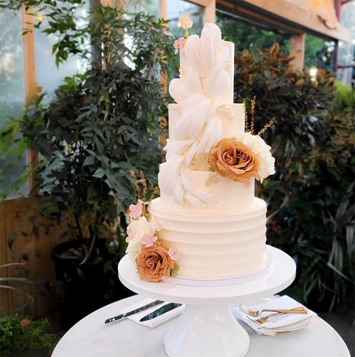 Photo by Kayla Esparza; Cake by Lux Sucre Desserts