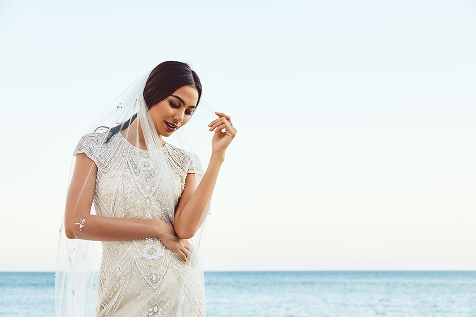 chinese dress ladies Spaghetti Straps Backless Long Ivory Lace Beach Wedding Dress TN390 Custom Size / White