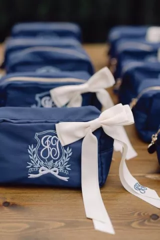 Customizable makeup bags to embrace the embroidery trend