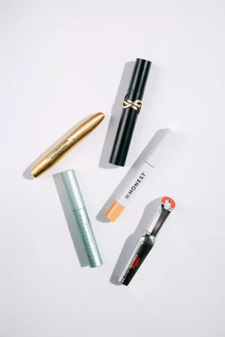 An array of different mascaras recommended by wedding professionals
