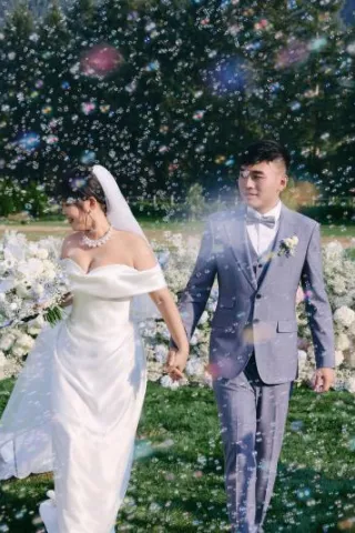 Bride and groom descend back down the aisle at North Fork Farm