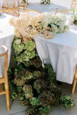 Desert Oasis: Modern Sophistication Meets Whimsy in Styled Shoot at Caesars Republic Rooftop