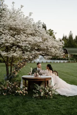 Love Blossoms: Vintage-Inspired Touches Mix with Modern Whimsy in Floral-Forward Editorial