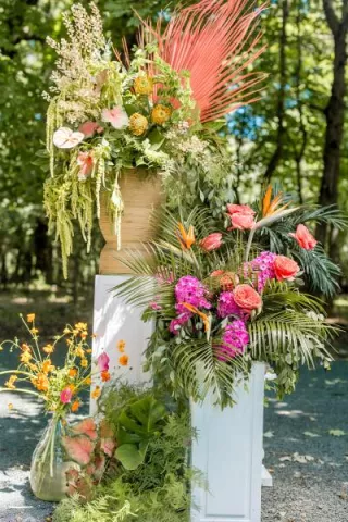 Birds of Paradise and tropical florals in Palm Springs-inspired editorial at Equestria West 