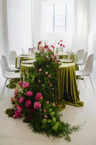 Lush and intimate reception scene at Paris Dining Club