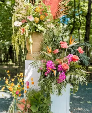 Birds of Paradise and tropical florals in Palm Springs-inspired editorial at Equestria West 