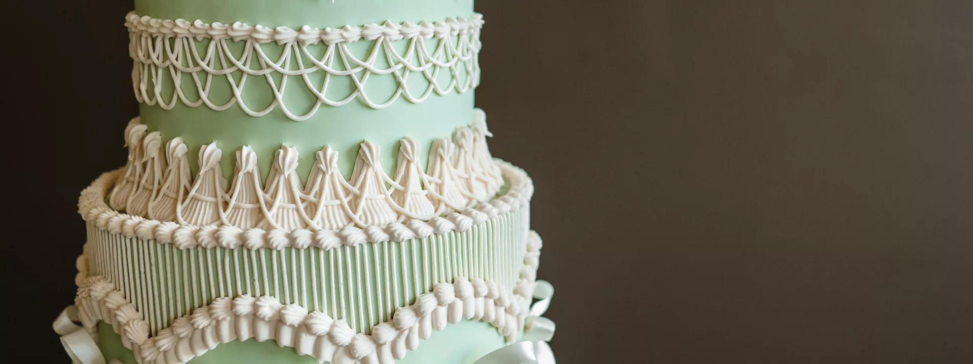 Vintage Inspired Wedding Cakes Make a Comeback via Whisk Chick