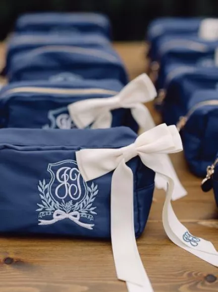 Customizable makeup bags to embrace the embroidery trend